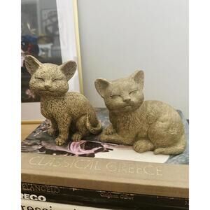 Two Vintage Sitting Cats Resin Figurines 5" Brown Beige Smiling Cat Statues